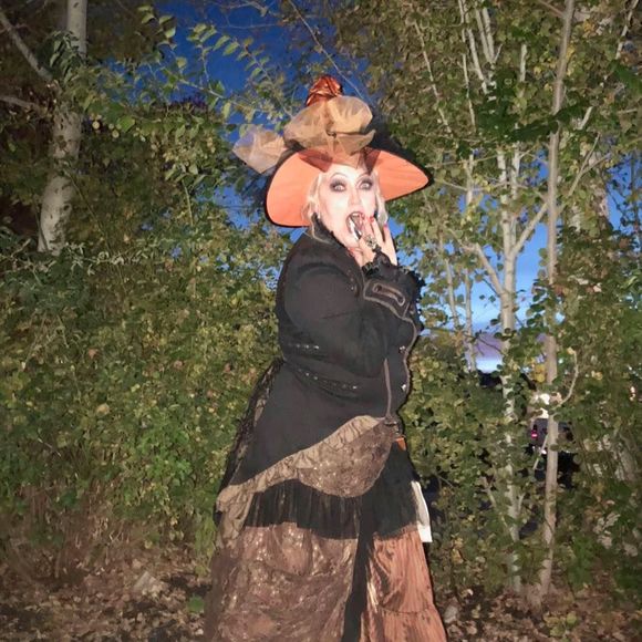 Meet your Posher, Lisa - Picture 1 of 1